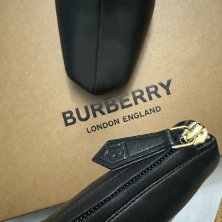 好时髦的Burberry皮靴...