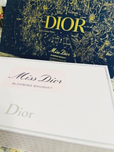Dior限量礼盒少女心十足！