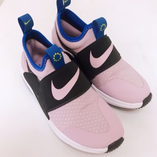 轻盈的Nike Joyride 运动鞋....