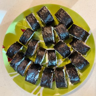 DIY美食·超简单的紫菜“有啥包啥”饭卷...