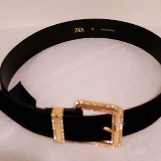 Zara充满高级感的丝绒金扣皮带...