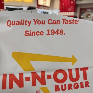 IN-N-OUT 必点菜单...