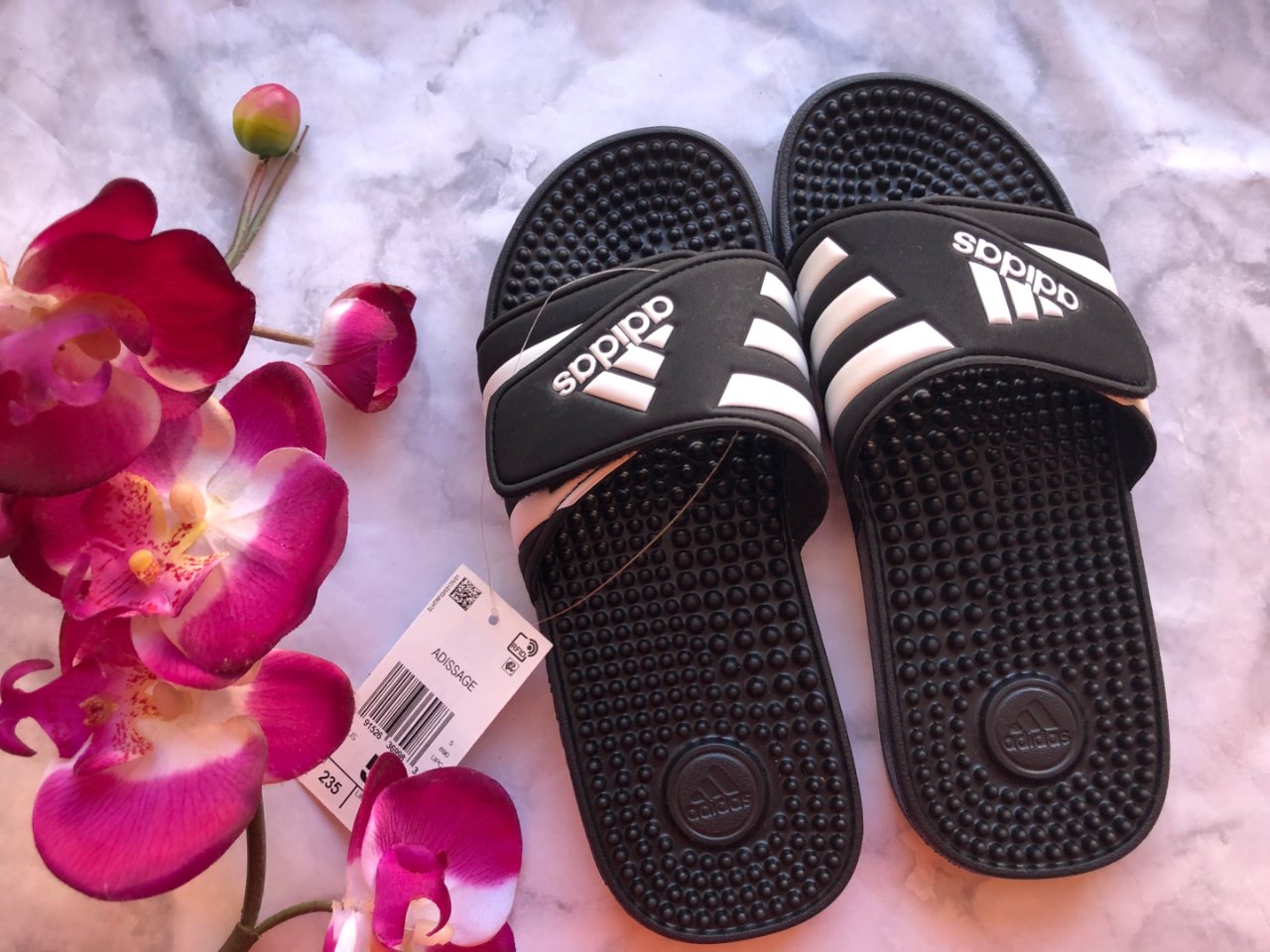 Adidas 🍃 Adissage 拖鞋...