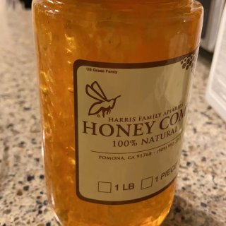 带蜂巢的蜂蜜