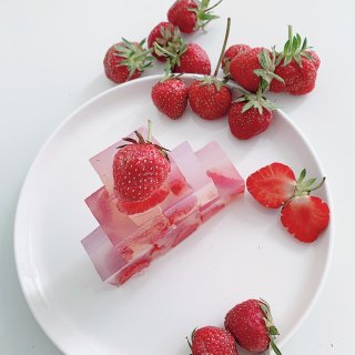 𝓒𝓸𝓸𝓵 𝓢𝓾𝓶𝓶𝓮𝓻清凉一夏 草莓果冻...