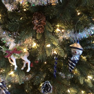🎄有多少宝宝会觉得蓝白色的圣诞树是给Ha...