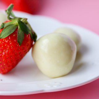 可爱零食｜酸酸甜甜的草莓夹心白巧克力...