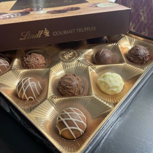 微眾測｜Lindt松露巧克力節日禮盒 · 送禮自用兩相宜