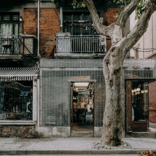 上海 – 铁手咖啡店...