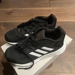 Adidas阿迪达斯运动鞋（儿童款）...