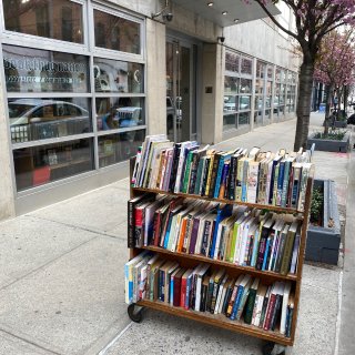 纽约一家奇特的小众二手书店...