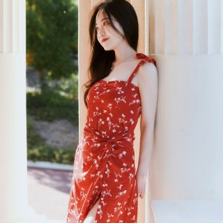 今夏的第一条小红裙🌹...