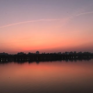 日出西湖