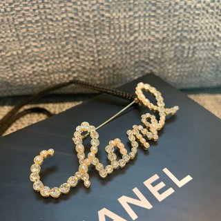 Chanel胸针🤍不可缺少的优雅饰品...