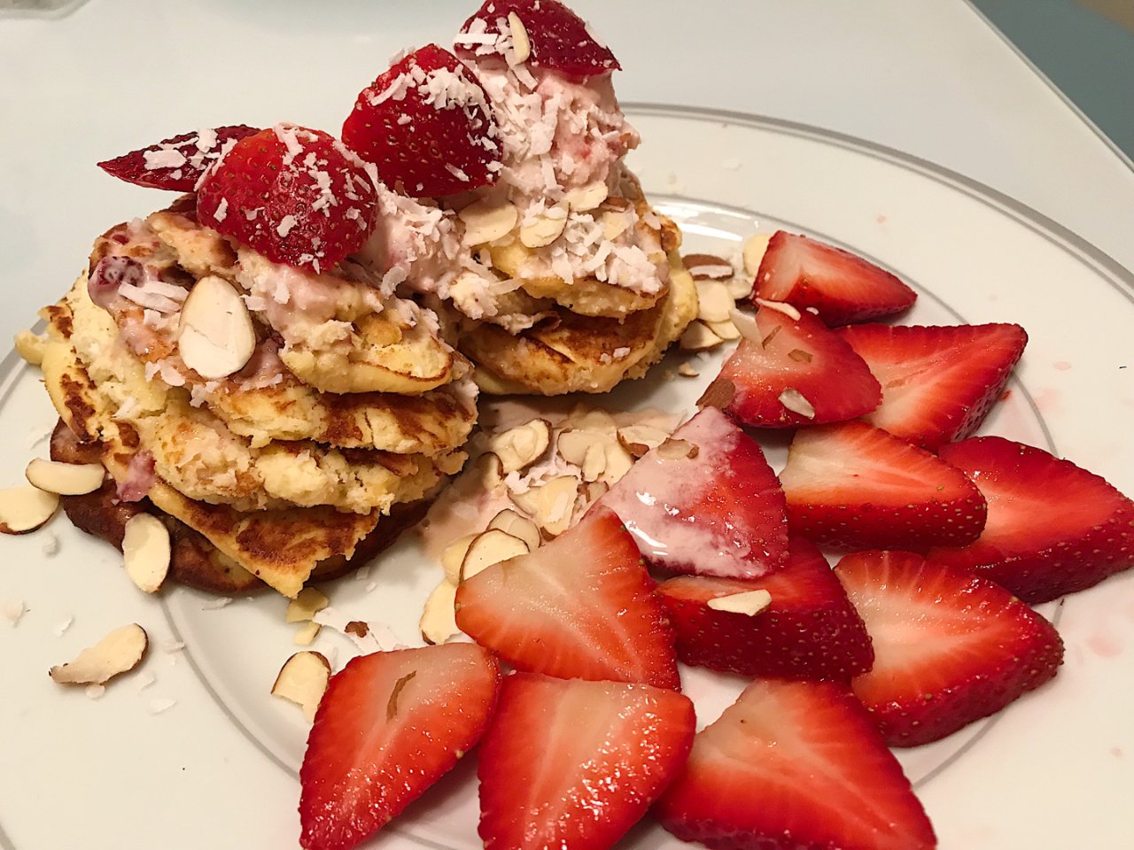 Pancake,松饼,草莓,杏仁