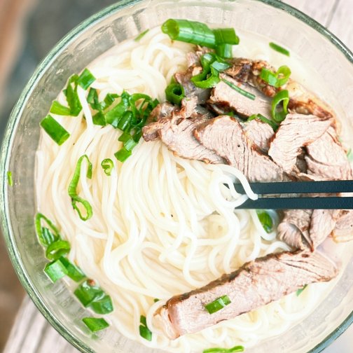 清汤牛肉面，又是嗦面的一天