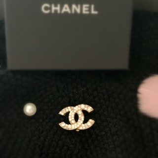 OOTD: Chanel 小小胸针，作用...