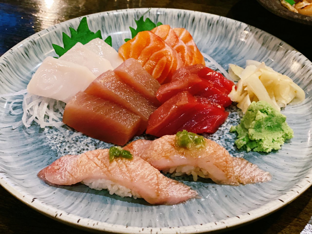 生完娃以后终于又可以吃sashimi啦...