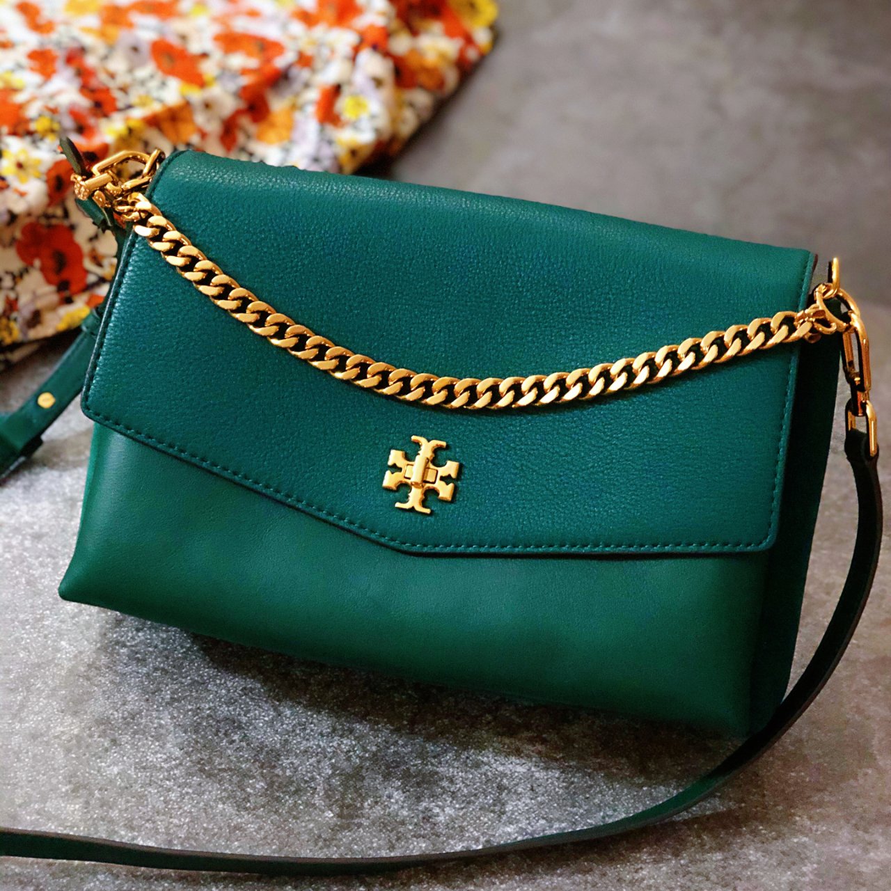颜色超美的绿色包包...