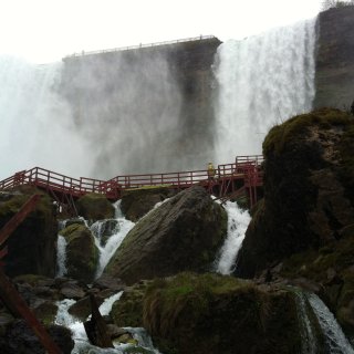尼亚加拉瀑布/雨中的美好...