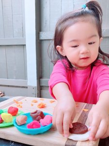 陪小猪宝一起玩黏土 || Play-Doh 黏土与模具
