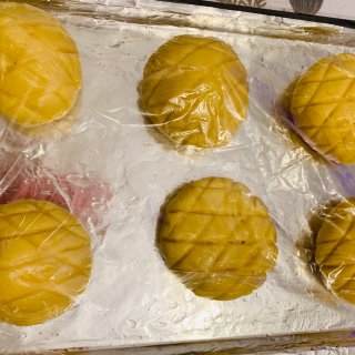 第一次做菠萝包...