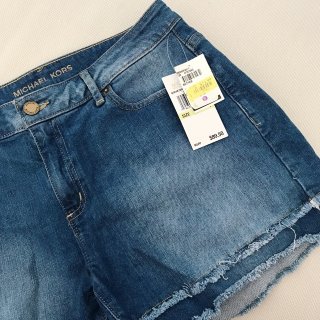 Michael Kors牛仔短裤$14....