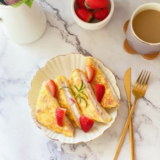 元气早餐｜会爆浆的草莓酸奶吐司🍓...