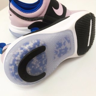 轻盈的Nike Joyride 运动鞋....