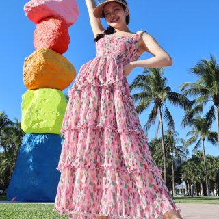 度假🏖穿搭｜鲜艳的粉色裙子和蓝天阳光☀️...