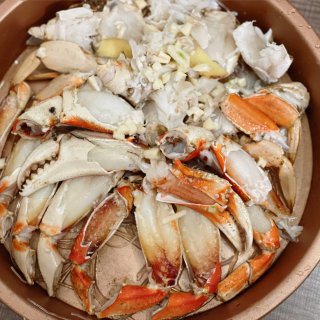葱油长脚蟹·螃蟹鲜味和葱蒜香气的组合...