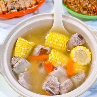 周六晚餐小饭桌：天麻玉米排骨汤+酱烧豆腐...