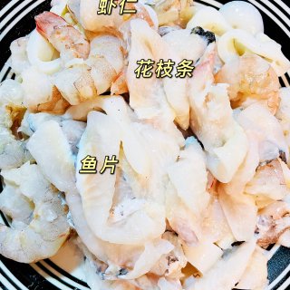 酸菜海鲜锅🍲种草Weee免浆鱼片和花枝😋...