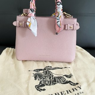 Burberry粉色小包