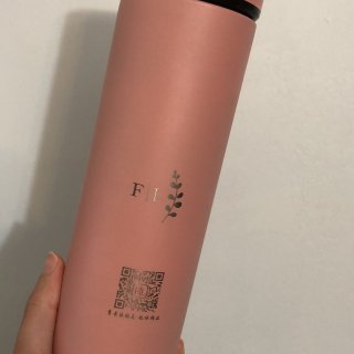 Amazon 亚马逊,Owala FreeSip Insulated Stainless Steel Water Bottle with Straw for Sports and Travel, BPA-Free, 32-Ounce, Shy Marshmallow: Home & Kitchen