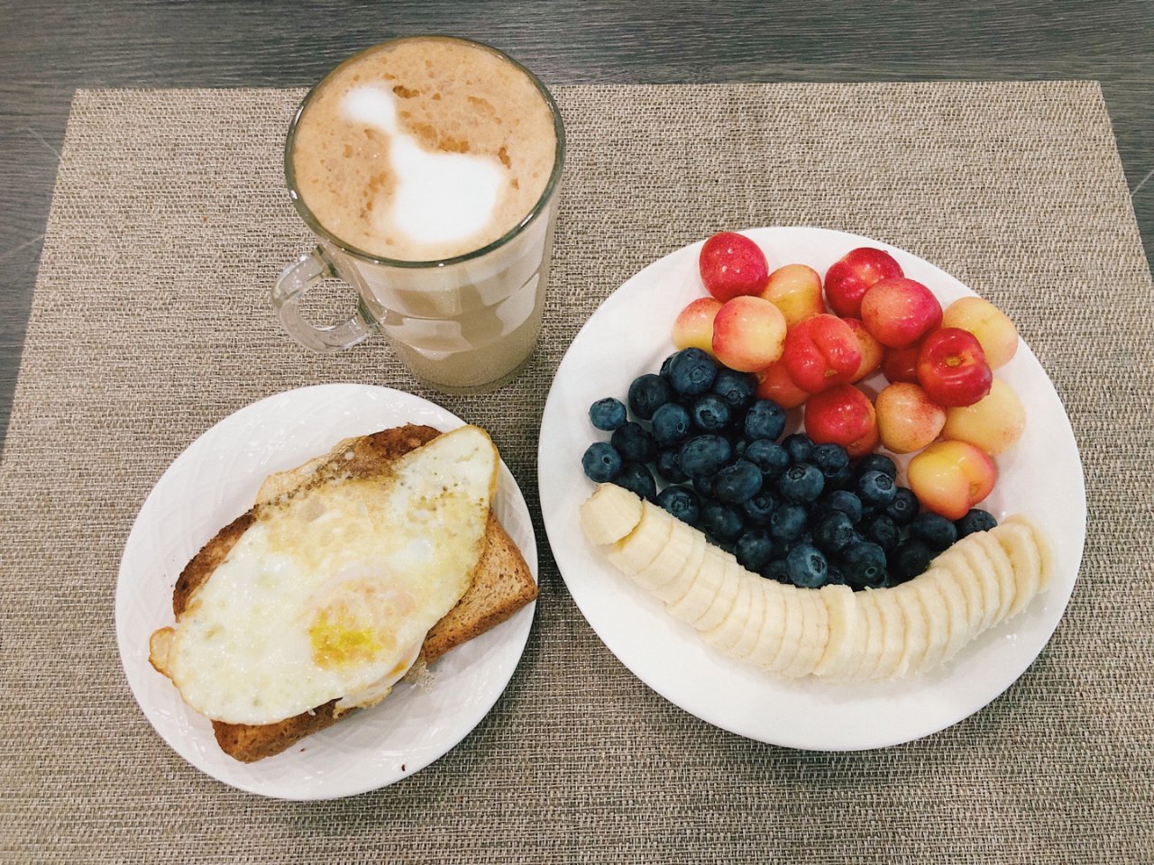 减肥餐,无糖咖啡,水果拼盘,全麦面包+鸡蛋,早餐吃什么