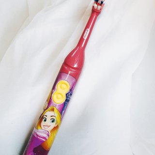 OralB 电动牙刷 公主版💕...