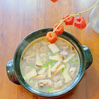 【宅家美食】排骨炖藕汤+美丽的酸浆果...