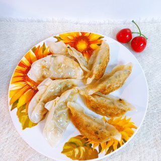 简易蔬菜饺子🥟 蒸煎两吃😍...