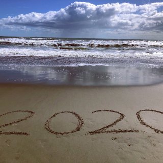 2020好起来…夏日海边微风穿上 Ann...