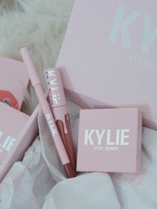 kylie cosmetics 平價明星化妝品
