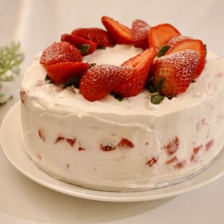 努努烘培｜给自己做一个草莓奶油生日蛋糕...