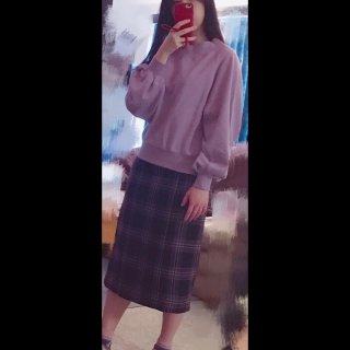 紫色卫衣,格子裙