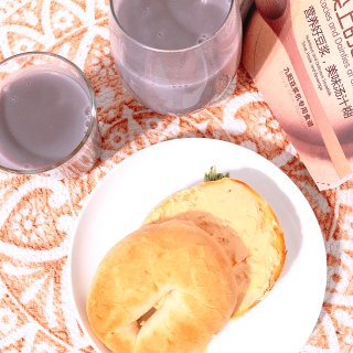 周日的早餐～迷情紫薯豆浆+Bagel...