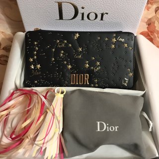 Dior 节日限量星辰系列唇膏套装，包装...