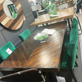 绿色的餐桌椅