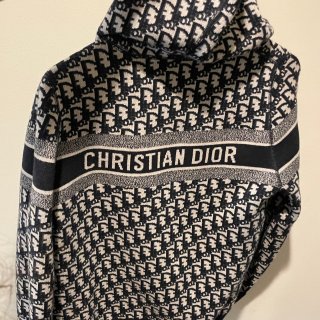 Dior的经典双面毛衣...