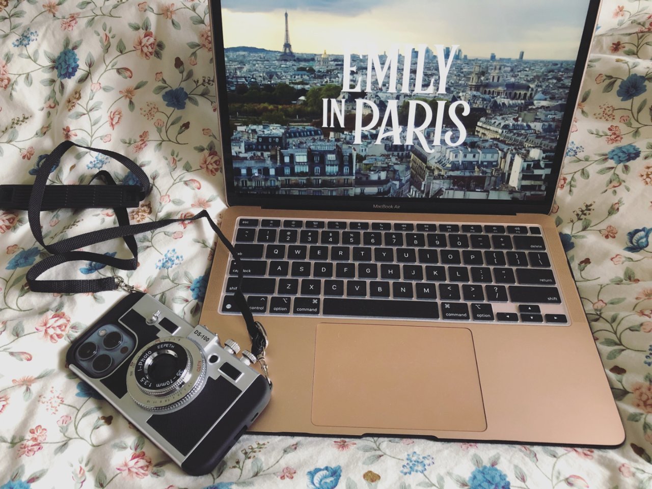 Emily in Paris同款手机壳...