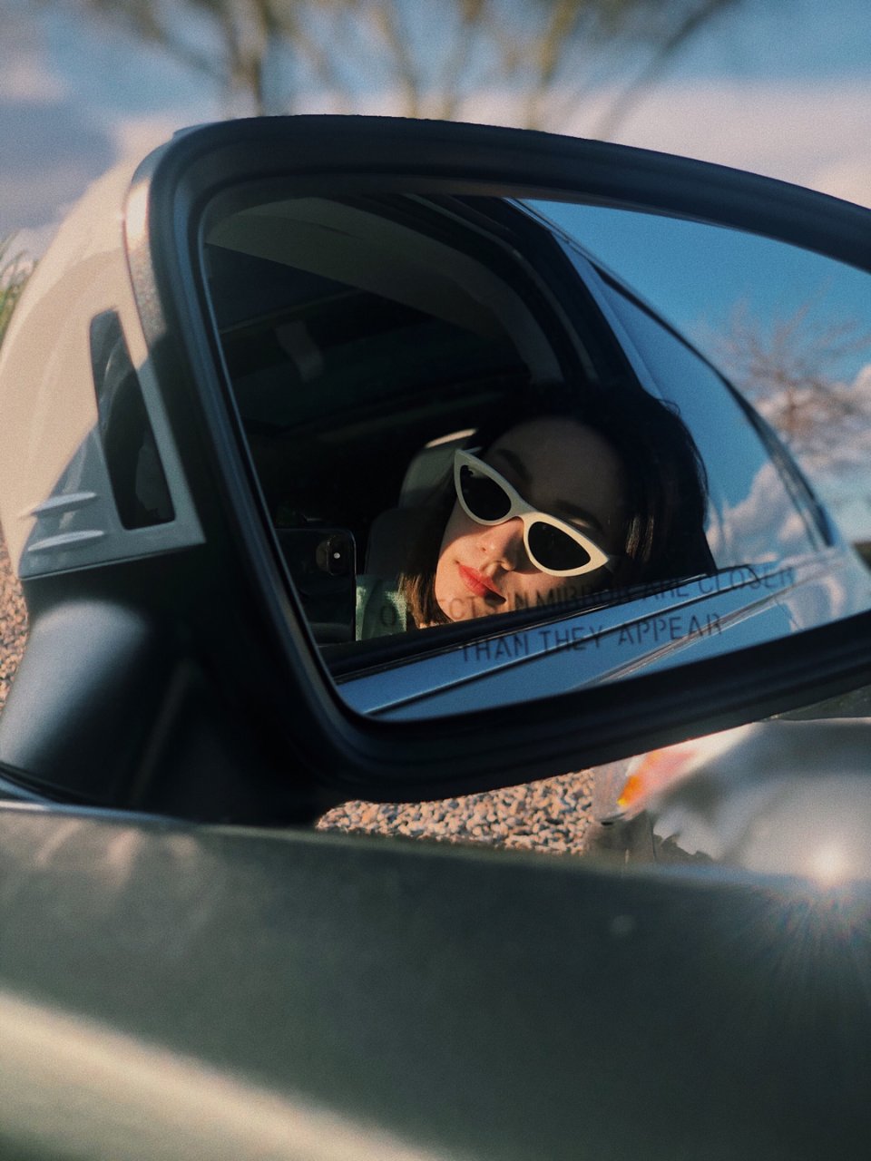 在车上晒太阳🌞Plus最时髦的对镜自拍🤳...