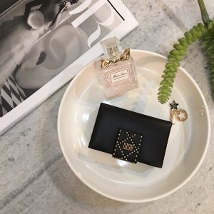 冲着这个卡包买了这款Dior2018圣诞节限量款眼影盘